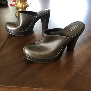 Guess by Marciano brown leather platform clog